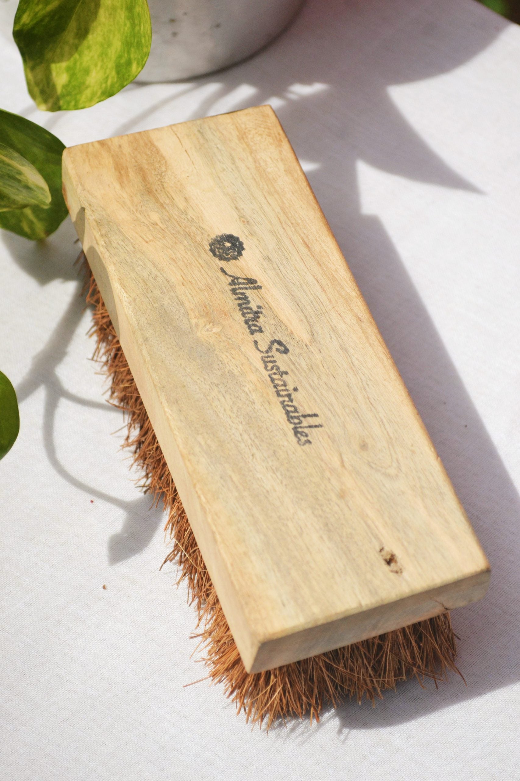 Multipurpose eco scrub brush with coconut bristles and wooden handle, ideal for laundry, surfaces and beyond.